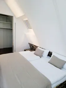 5-star floating vacation home on Lake Geierswald - Image 3