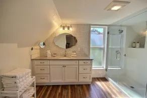 An authentic downtown Roslyn home! Walk everywhere, pets welcome! - Image 5
