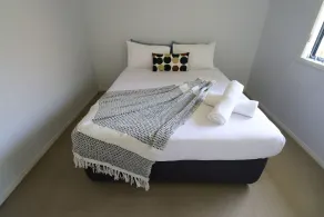 BLK Stays Guest House Deluxe Units Morayfield - Image 3