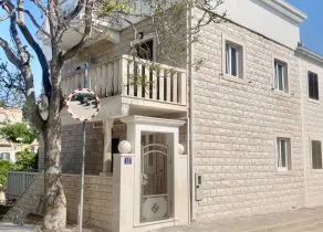 One Bedroom Apartment with Balcony - Image 4