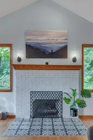 5 BR Wintergreen House w/ Game Room, 75” TV, Ping Pong, Foosball, Wet Bar & Deck - Image 2