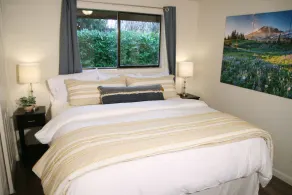 Rainier Villa, 2 minute walk to town - Image 2