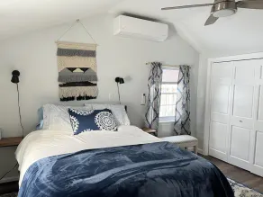 Adorable,  super cozy cottage with Lake Winnipesaukee views, 2 miles to Skiing! - Image 5