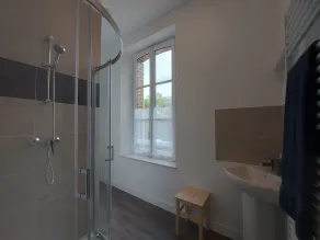 Maison de Charme à la Campagne avec Jardin, Billard, Baby-foot et Terrasse en Teck - Image 3