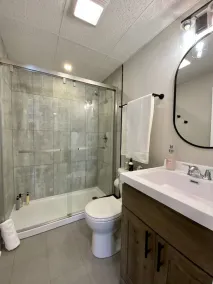 Charming 2 Bedroom Apt. Close to Valparaiso University Short-Term Stays - Image 3