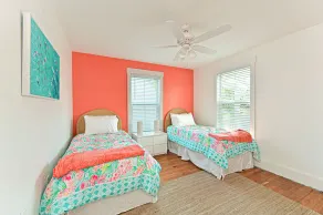Remodeled home in Historic neighborhood. 20 min.~ AMI/ 5 min ~downtown Bradenton - Image 4