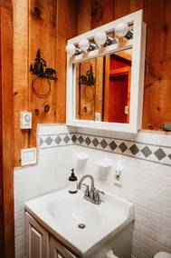 Bear Tracks Cabin - VT Escape - Image 4