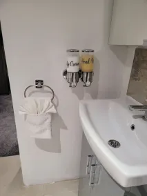 Hidden Treasure-Netflix and Wi-Fi-Basement flat - Image 4