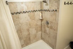 CLEAN, easy checkout. Close to downtown Bozeman, hiking, skiing, and MSU. - Image 3
