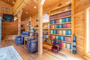Stunning Retreat on 62 Acres, 7000 sq ft, Pool and Hot Tub - Image 2