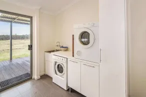 Margaret River Farmhouse: Serene Bushland Getaway - Image 2