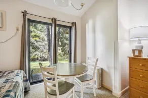 102 Deluxe One bedroom Queen Suite with outdoor heated pool - Image 3