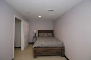 Cozy 2 Bedroom - Image 5