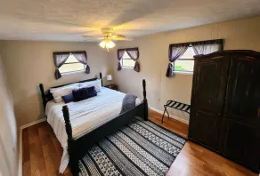 Comfortable 2 Bedroom Cabin - 3 min to Roosevelt State Park. WIFI & Self Checkin - Image 4