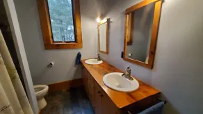 Muskoka Waterfront Cottage on 54 acres, 10 minutes from Gravenhurst - Image 5