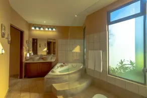 Casa Tweed - Large private modern home, minutes from the ocean! - Image 4