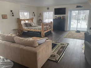 Rusty’s Loft w/pond views! 70 plus positive reviews! - Image 5