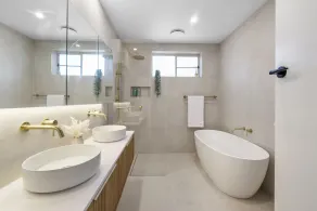 Stylish 5-Bedroom Home + Pool Near Cronulla Beach - Image 2