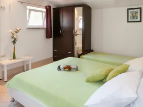 Vacation Home i Rijeka med 1 sovrum som kan rymma 5 - Image 5