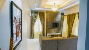 Grey Top Apartment - Image 5