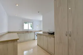 SORENSEN Private Familienvilla mit Pool und großem Garten | Ideal für Kinder und Gruppen - Image 2