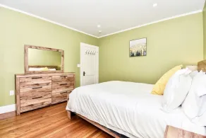 Spacious Private Retreat Near Downtown Boston! - Image 5