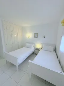 Villa tradicional de 3 dormitorios, piscina privada climatizada, jacuzzi. Wi-Fi gratis. - Image 5