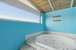 Pool House Close To The Coast - Image 4