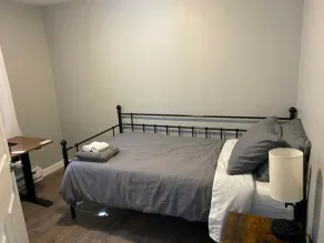1 bedroom with office or 2nd bedroom - Image 5