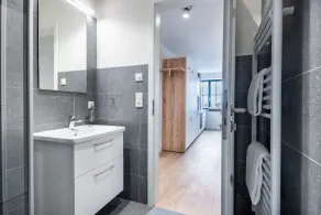 Stylish apartment with balcony in an exceptional harbor location with use of sauna - Image 4