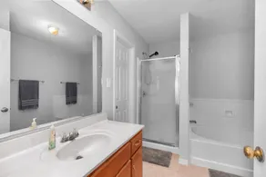 Cheerful home near OWA amusement & sports complex - Smoke free property - Image 3