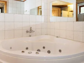 Spacious Holiday Home in Storvorde With Sea Nearby - Image 4