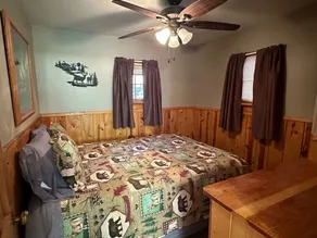 Cowboy Cabin In Red River - Image 4