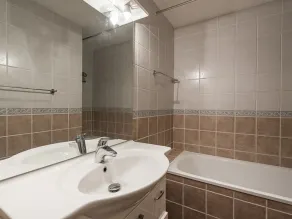 Grand studio cabine idéal 4 pers, animaux admis, balcon exposé Est - Image 2