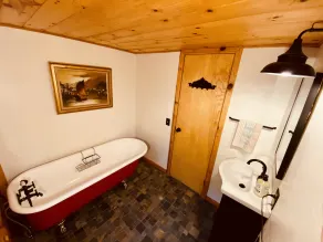 The Creek-Side Cabin: Hot Tub, Fire Pit,5 Star, AC, Big Deck, Quiet,Walk To Town - Image 3