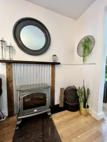 100 year old Farm Cottage. Minutes from the beach! - Image 4
