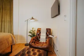 Modern Studio unit next to downtown Medford. Features a plush King bed, private outdoor space, fast WiFi, and a well-equipped mini-kitchen. Perfect for couples or solo travelers. - Image 3