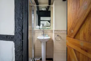 Grade II Listed Cotswolds Self Catering Accommodation. VisitEngland 4**** - Image 5