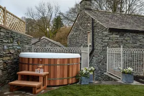 Beautiful Lake District cottage with garden & hot tub - Image 4