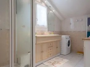 Escapada entre Nantes y la Playa: Confort con WiFi, AC y Zona Exterior - Image 2