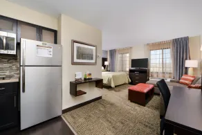 Free Breakfast. Pool & Hot Tub. Close to Mayo Clinic! Great for Business Travelers! - Image 5