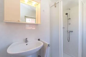 Holiday apartment with pool - Image 3
