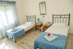 Beautiful 3 bedroom/2 bathroom bungalow with fantastic views! - Image 5