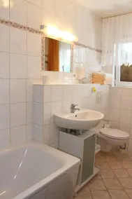 Acolhedor apartamento de 1 quarto com vista para a montanha - Image 5