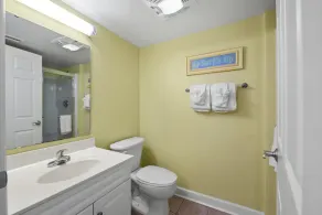 Magnifique condo 3 chambres en bord de mer, bain à remous et wifi gratuit! - Image 4