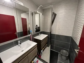 Cozy T2 Cabin with Balcony, Ski Access, and Pet-Friendly - Image 2