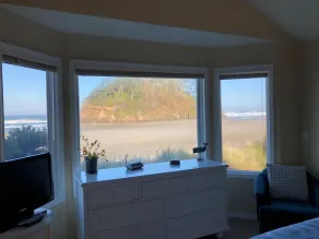 Abgeschiedenes und aktualisiertes Strandhaus mit spektakulärer Aussicht - Image 2