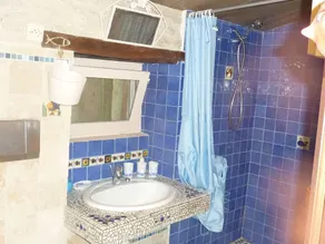 Uzes 600m from downtown, small house, wooded grounds with swimming pool, very quiet - Image 2