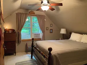 Lakefront Cottage - Image 5
