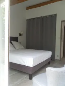 Temmelig sommerhus på landet på en bondegård i Provence - Image 5